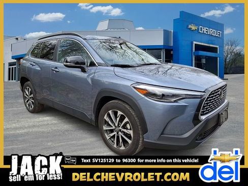 Used 2025 Toyota Corolla Cross XLE image 1