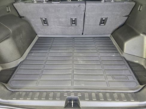 Used 2019 Chevrolet Equinox LS image 38