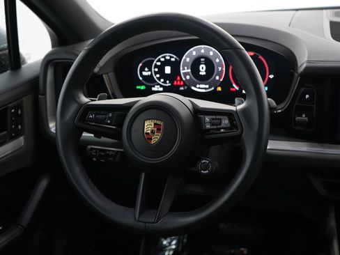 Used 2024 Porsche Cayenne Coupe AWD/4WD image 14