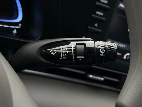 Used 2024 Hyundai Elantra SE image 23