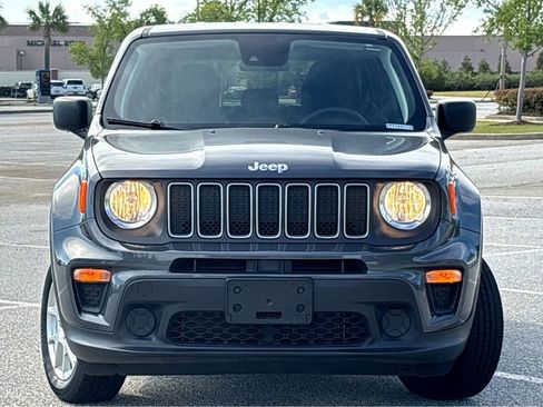 Used 2023 Jeep Renegade Latitude AWD/4WD image 2