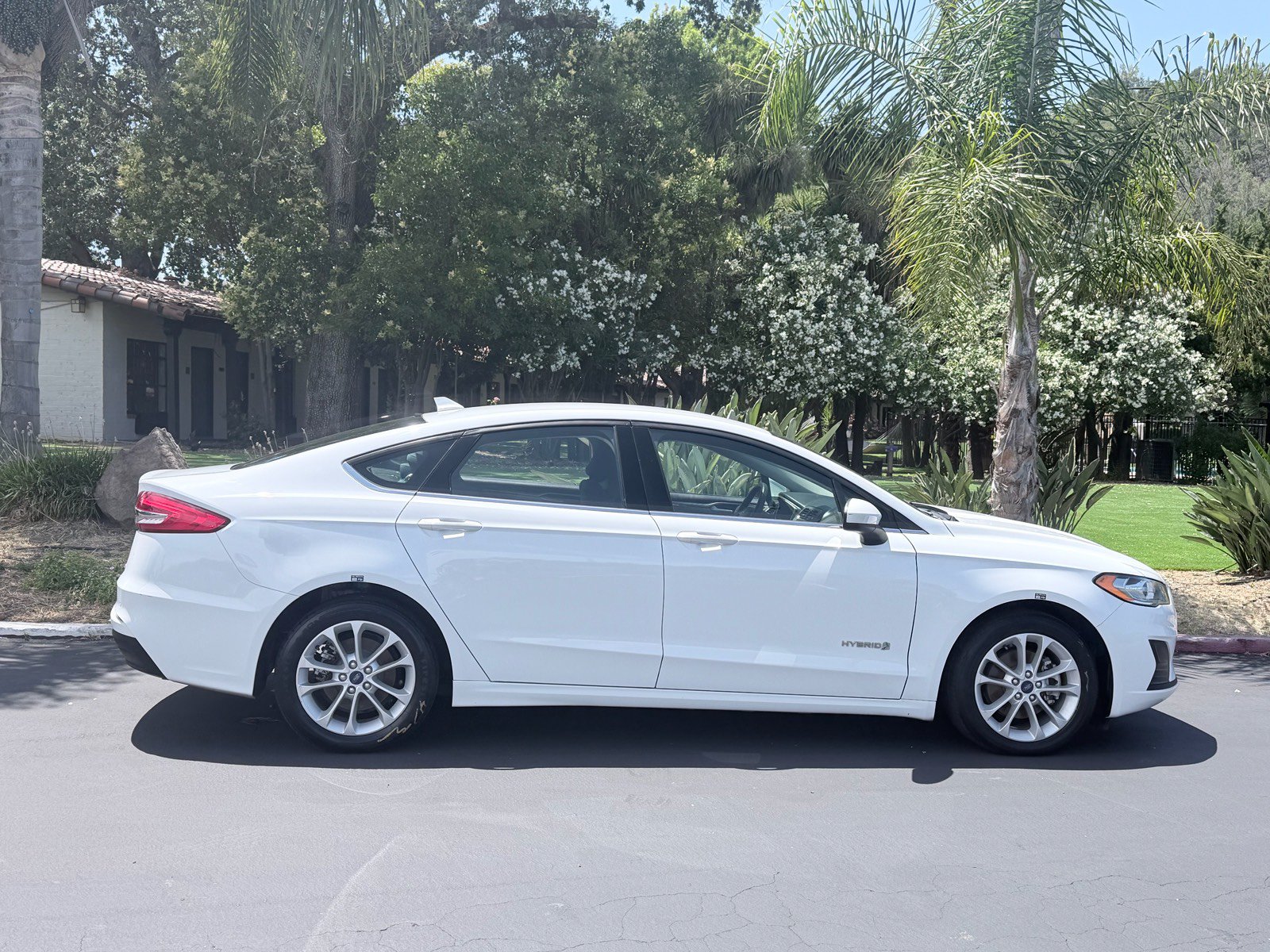 Used 2019 Ford Fusion SE FWD image 5