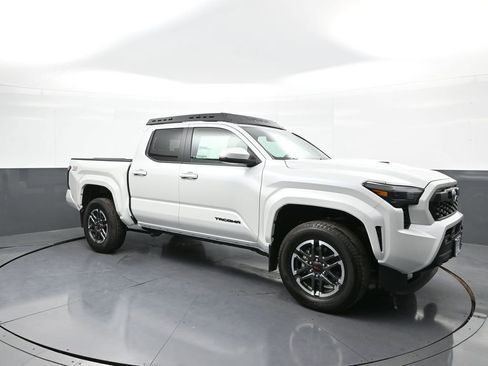 New 2024 Toyota Tacoma TRD Sport w/ TRD Sport Upgrade Package AWD/4WD image 4