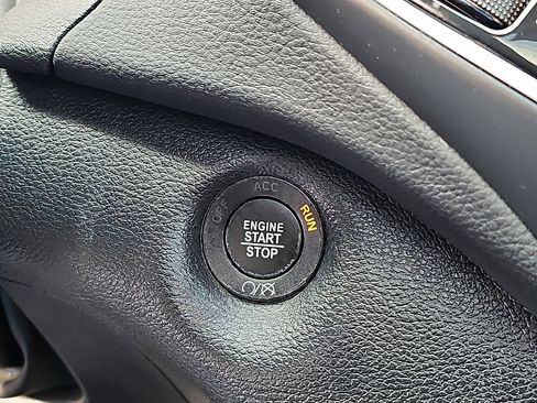 Used 2022 Jeep Cherokee Limited image 25