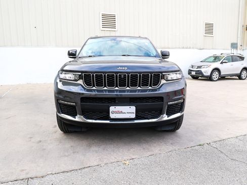 Used 2022 Jeep Grand Cherokee L Limited w/ Luxury Tech Group II image 3