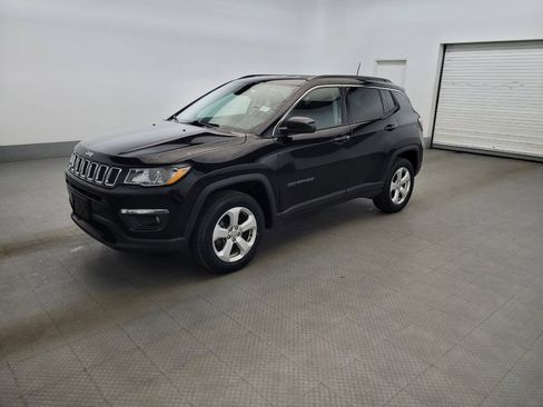 Used 2019 Jeep Compass Latitude w/ Cold Weather Group AWD/4WD image 2