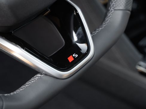 New 2025 Audi SQ5 Prestige image 13