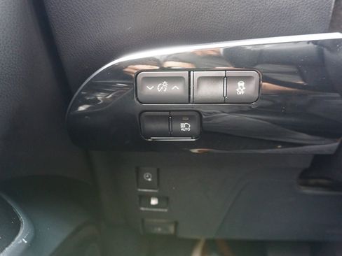 Used 2021 Toyota Prius Prime XLE FWD image 31