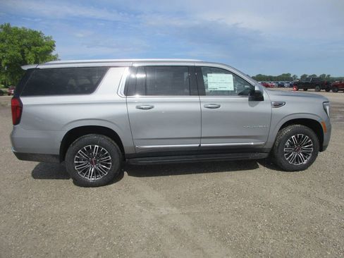 New 2026 GMC Yukon XL Elevation w/ Elevation Premium Package AWD/4WD image 3