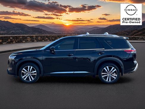 Certified 2023 Nissan Pathfinder Platinum FWD image 3