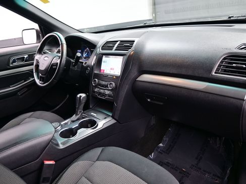 Used 2019 Ford Explorer XLT w/ Equipment Group 201A image 15