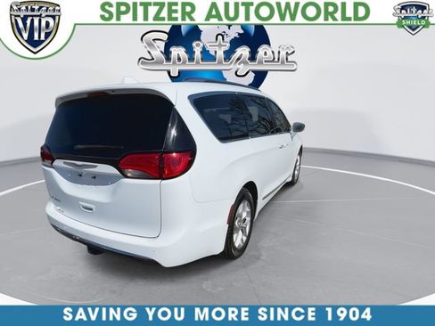 Used 2019 Chrysler Pacifica Touring-L Plus FWD image 9