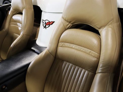 Used 2004 Chevrolet Corvette w/ Preferred Equipment Group image 54