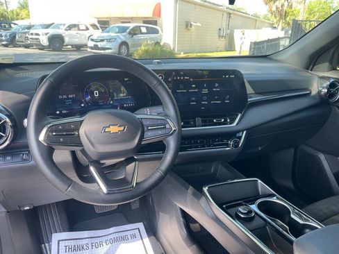 Used 2026 Chevrolet Equinox LT FWD image 13