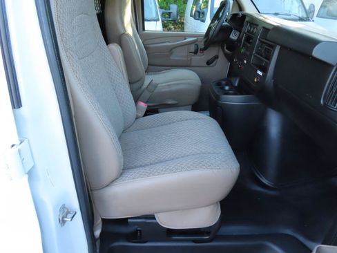 Used 2012 Chevrolet Express 2500 RWD image 19