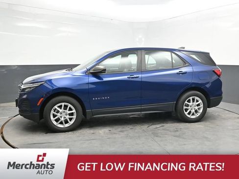 Used 2022 Chevrolet Equinox LS AWD/4WD image 2