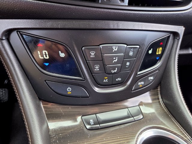 Used 2020 Buick Envision Essence FWD image 28