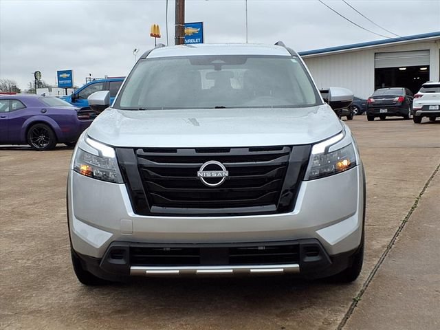 Used 2024 Nissan Pathfinder SV AWD/4WD image 2