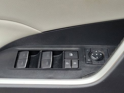 Used 2023 Toyota RAV4 XLE Premium image 30