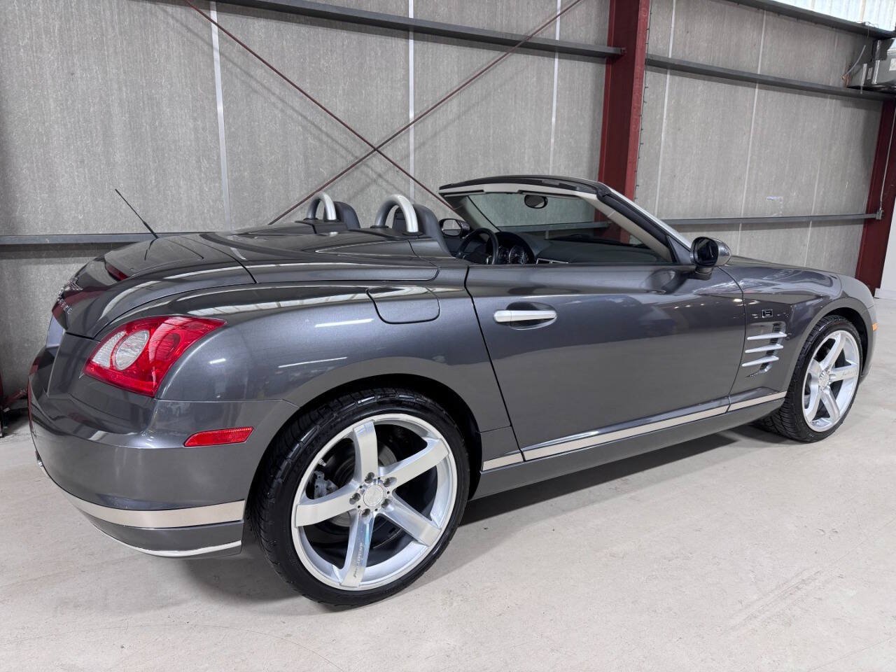 Used 2005 Chrysler Crossfire Limited RWD image 37