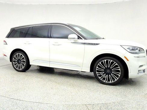 Used 2022 Lincoln Aviator Black Label w/ Dynamic Handling Package image 3