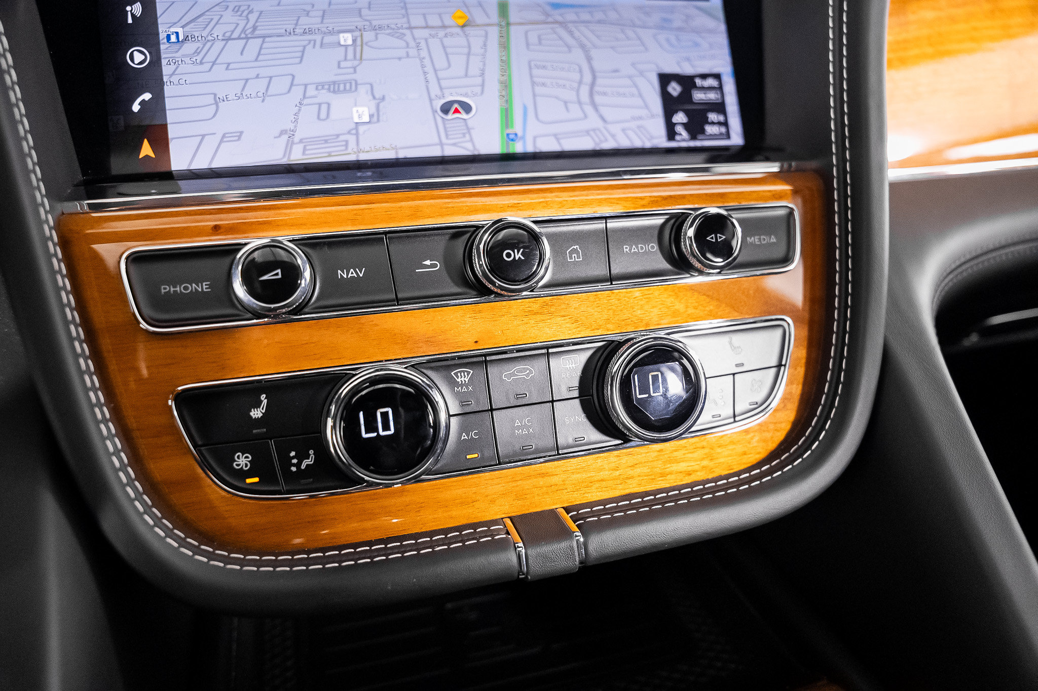 Used 2022 Bentley Bentayga AWD/4WD image 49