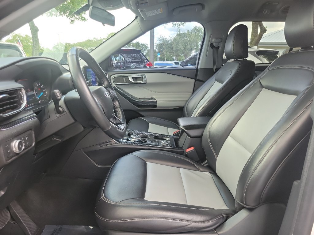 Used 2022 Ford Explorer XLT w/ Equipment Group 202A AWD/4WD image 18