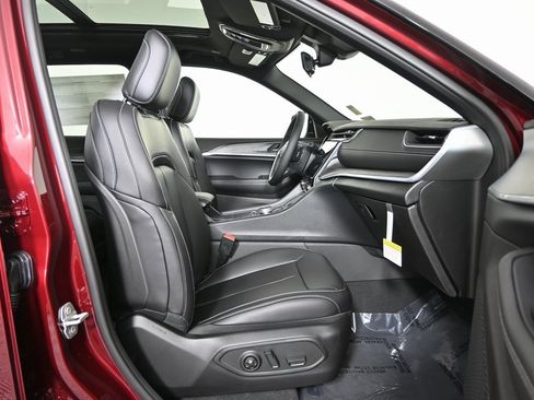 New 2025 Jeep Grand Cherokee Limited w/ Trailer Tow Package image 13