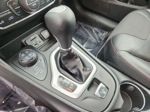 Used 2018 Jeep Cherokee Trailhawk w/ Cold Weather Group image 21