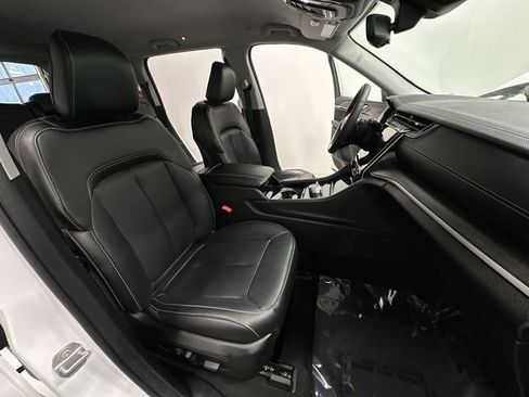 Used 2023 Jeep Grand Cherokee Limited image 24