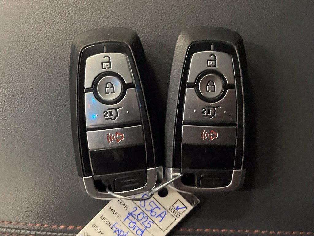 Used 2025 Ford Explorer Active RWD image 18
