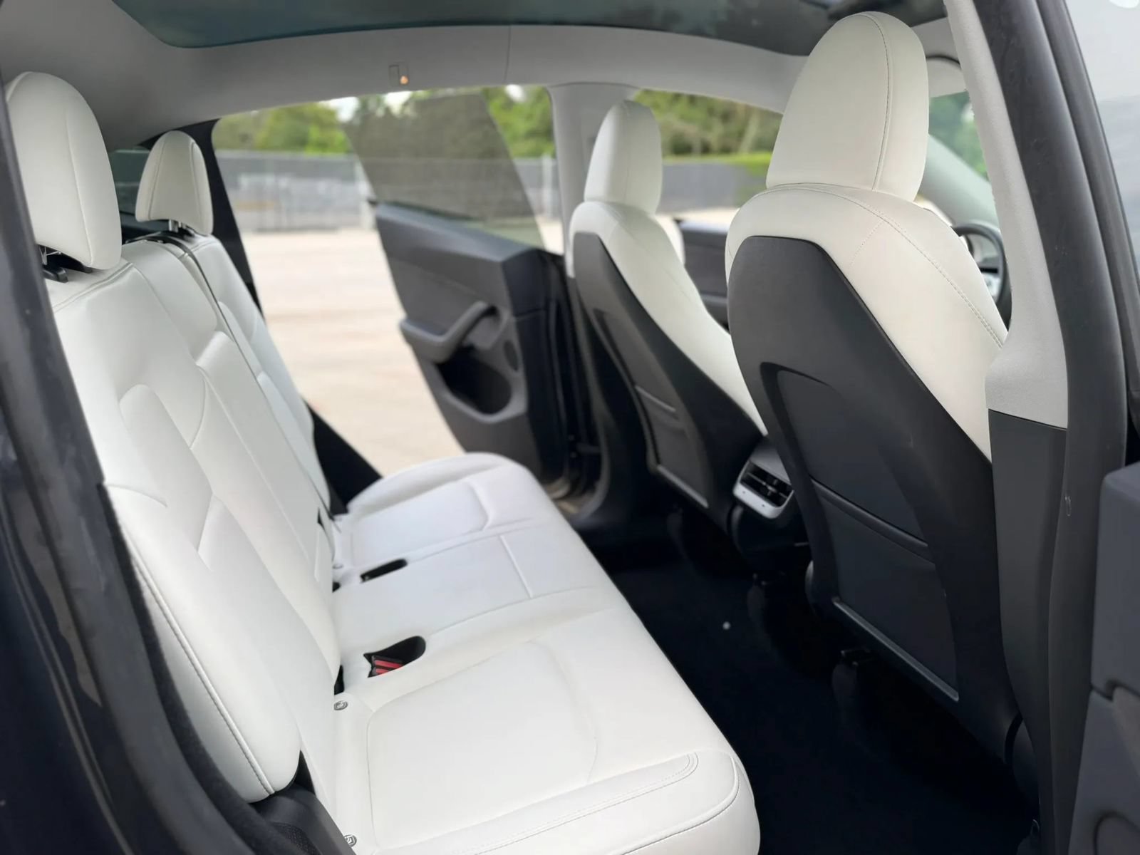 Used 2024 Tesla Model Y Long Range RWD image 21
