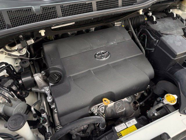 Used 2015 Toyota Sienna XLE w/ XLE Navigation Package FWD image 45
