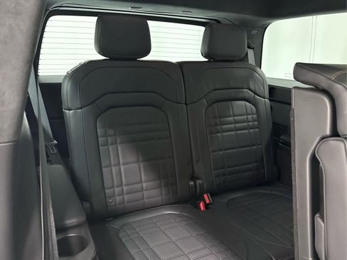 Used 2026 Rivian R1S Premium image 24