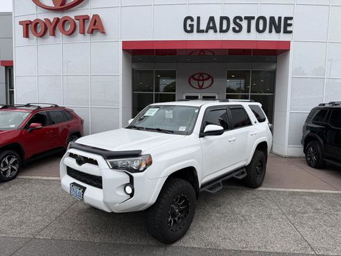 Used 2018 Toyota 4Runner SR5 AWD/4WD image 1