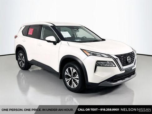 Used 2021 Nissan Rogue SV AWD/4WD image 3