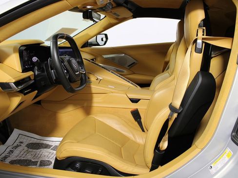 Used 2022 Chevrolet Corvette 3LT w/ Z51 Performance Package image 9