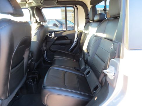 Used 2020 Jeep Gladiator Overland w/ LED Lighting Group image 13