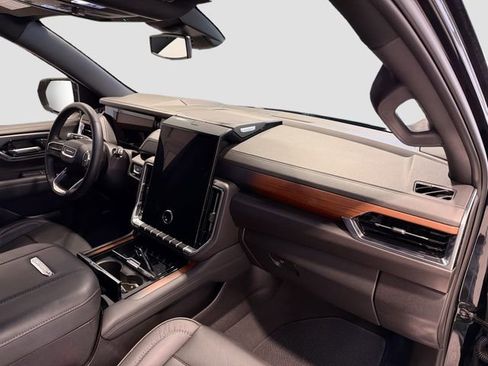 Certified 2025 GMC Yukon XL Denali image 28