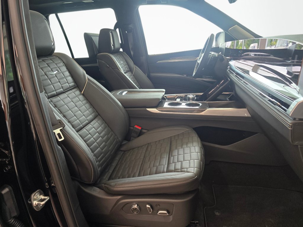 Used 2025 Cadillac Escalade V AWD/4WD image 52