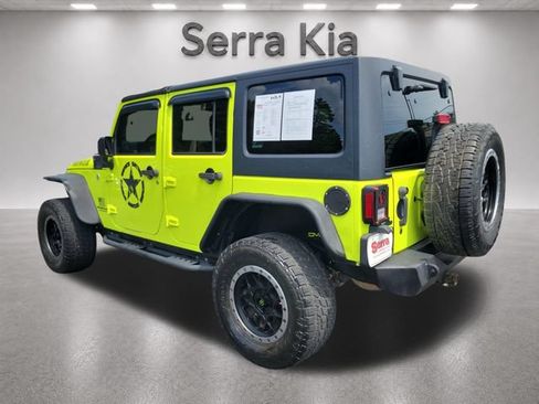 Used 2016 Jeep Wrangler Unlimited Sahara w/ Connectivity Group AWD/4WD image 3