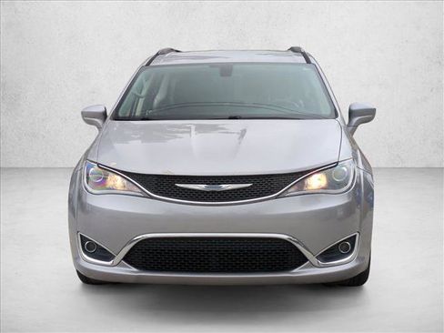 Used 2017 Chrysler Pacifica Touring-L image 6