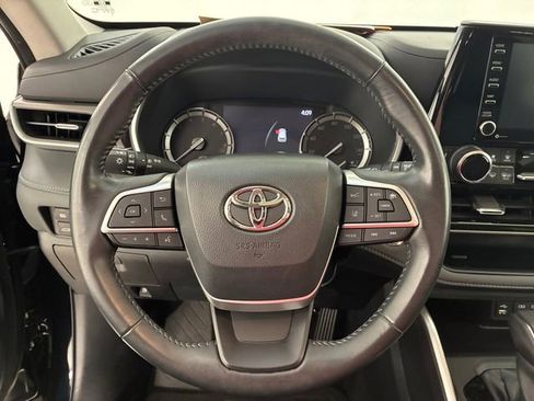Used 2022 Toyota Highlander XLE AWD/4WD image 22