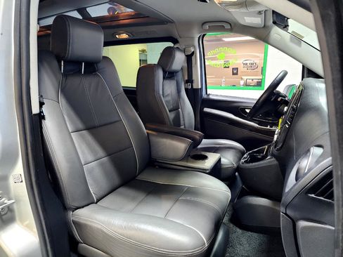 Used 2018 Mercedes-Benz Metris Passenger image 26