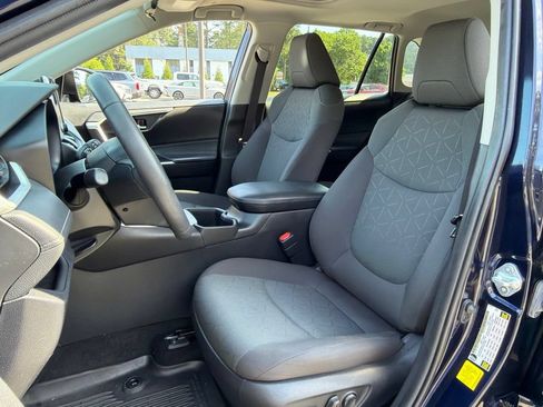 Used 2024 Toyota RAV4 XLE AWD/4WD image 18
