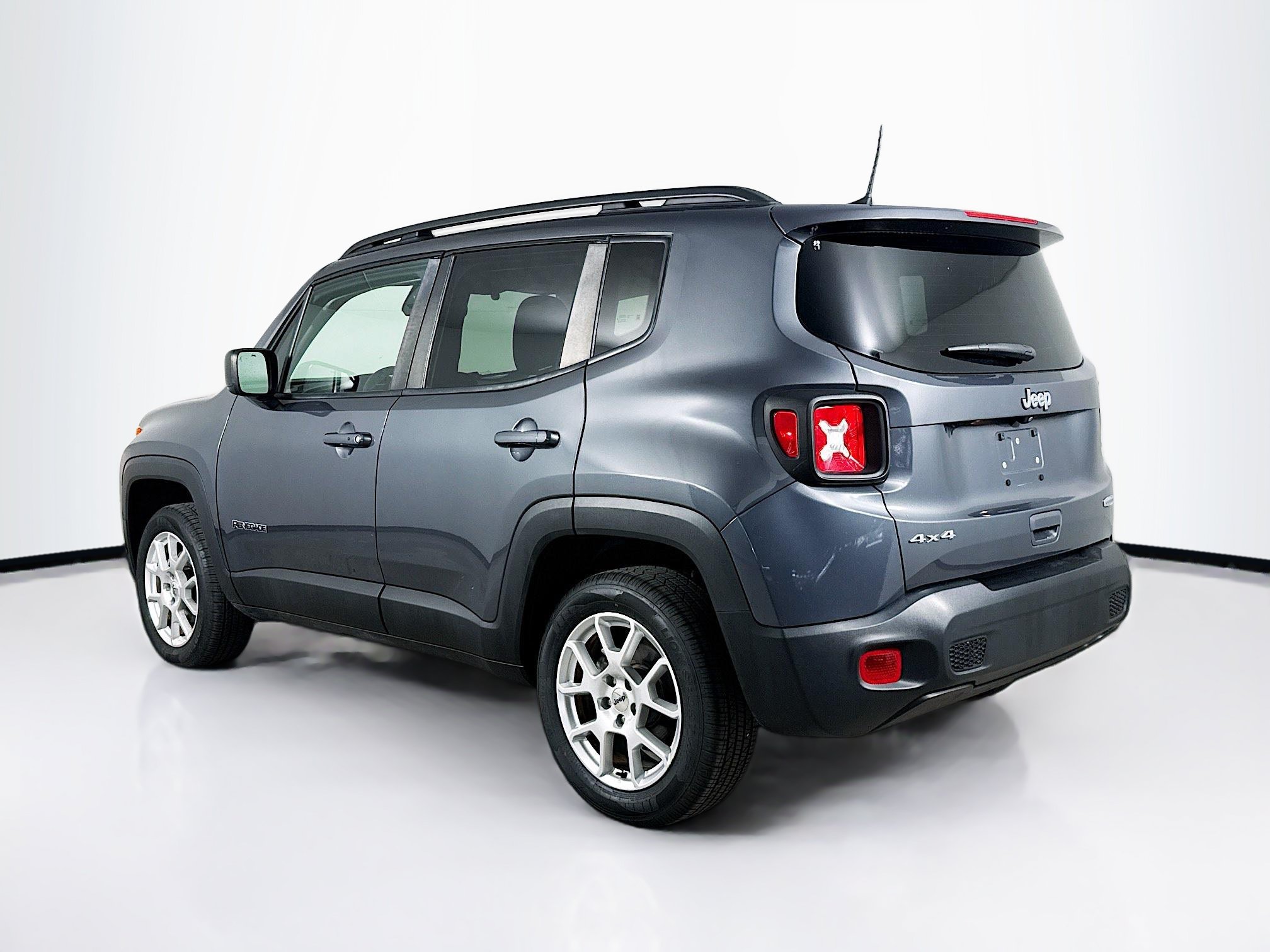 Used 2022 Jeep Renegade Latitude AWD/4WD image 29