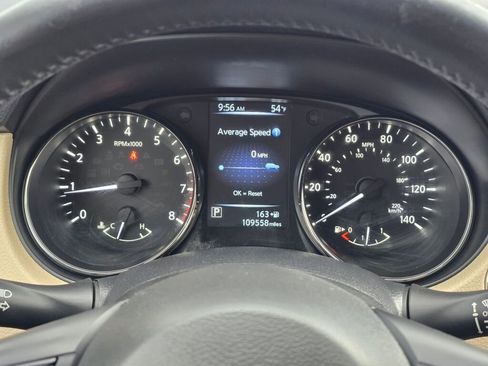 Used 2017 Nissan Rogue SV w/ SV Premium Package image 18