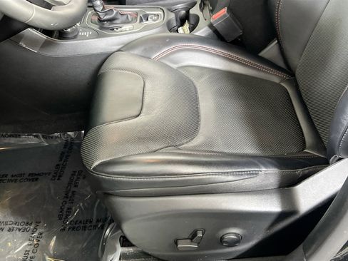 Used 2022 Jeep Cherokee Trailhawk w/ Premium Leather Package image 18