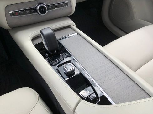 New 2025 Volvo XC90 B6 Plus w/ Protection Package Premier image 26