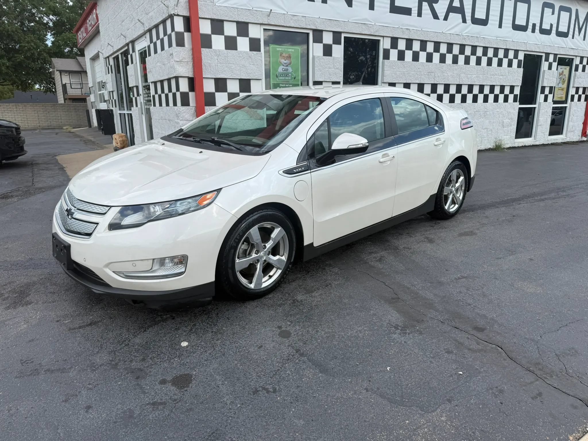 Used 2013 Chevrolet Volt Premium w/ Premium Trim Package FWD image 3